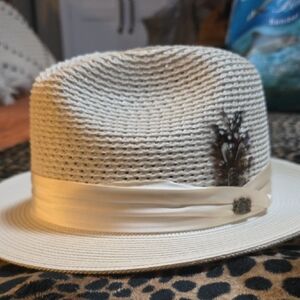 Elegant Cream Straw Fedora with Feather Detail